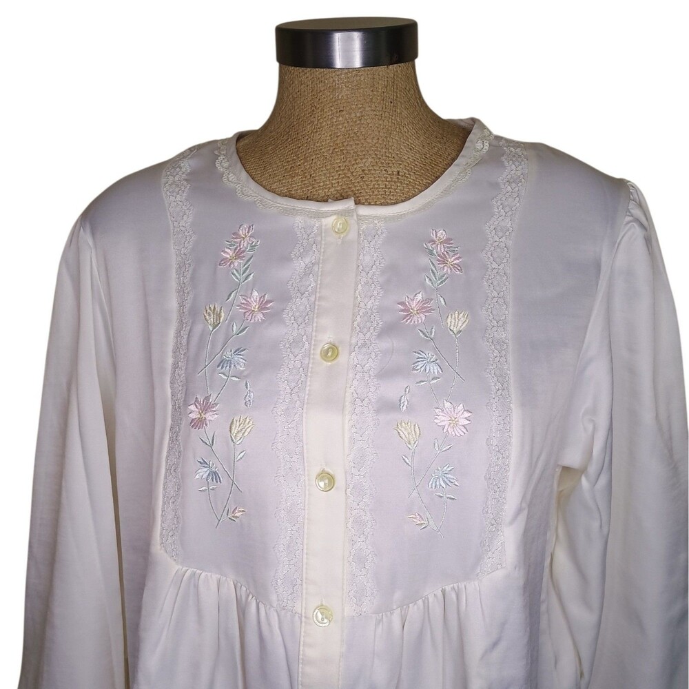 Miss Elaine Nightgown Size M  White Embroidered Vintage 90s